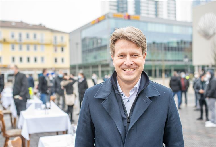 bei einer Aktion des Dehoga-Fachverbandes Bremerhaven am Theodor-Heuss-Platz machten rund 100 Gastronomen auf die schwierige Lage der Gastronomie während des Corona-Lockdowns aufmerksam. Für den Vorsitzenden Piet Rothe bleibt die Situation unverändert.