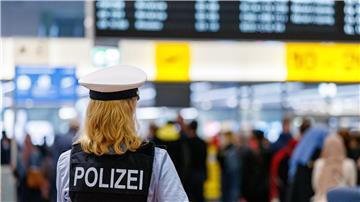 Bei einer Einreisekontrolle hat die Bundespolizei am Flughafen Hannover einen Fahndungserfolg erzielt. (Symbolbild)