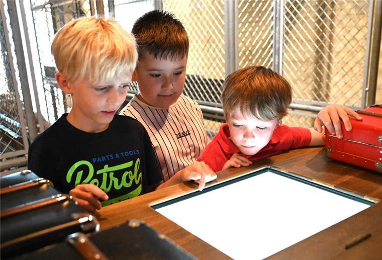 Kinder in der Ausstellung