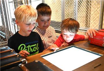 Kinder in der Ausstellung