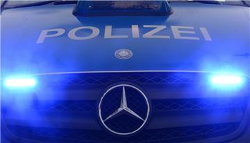 Bei einer großen Razzia gegen die Rockerszene in Cuxhaven hat die Polizei vier Beschuldigte festgenommen. 