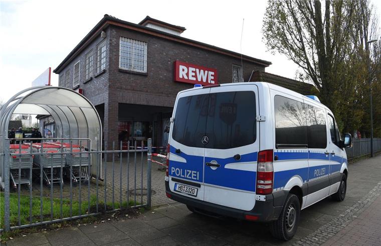 Bei einer Schießerei in diesem Supermarkt in Bremen-Oslebshausen ist ein Mann getötet worden.