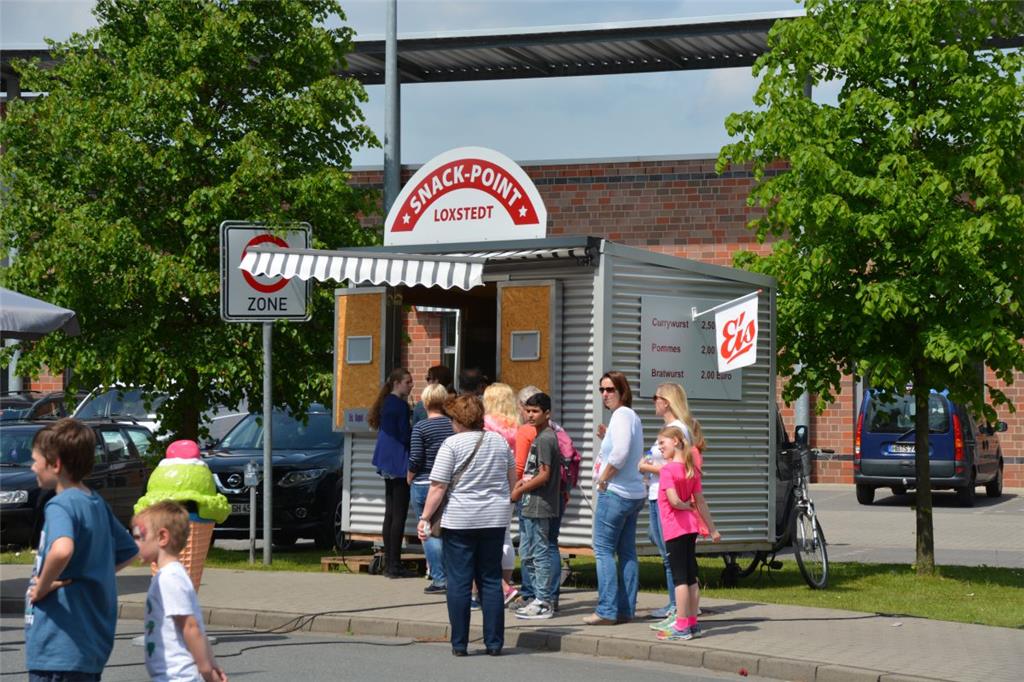 Bei frühsommerlichen Temperaturen lockte der Eisstand. Foto: Seelbach