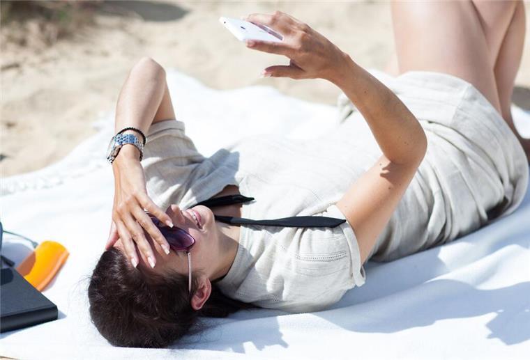 Bei hohen Temperaturen drohen Smartphones dauerhafte Schäden.