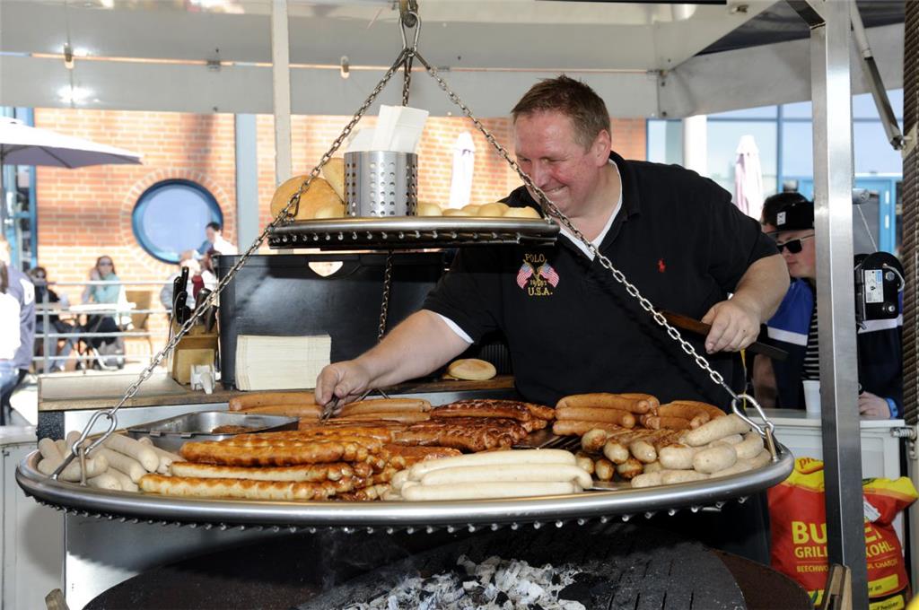 Bei Michael Ausborn schmeckt die Bratwurst.