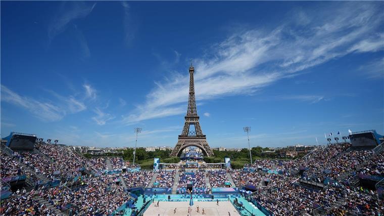 „Allez les Bleus“: Paris feiert Olympia und seine Helden Bei Olympia feiern Fans vor berühmter Kulisse ihre Sportler.