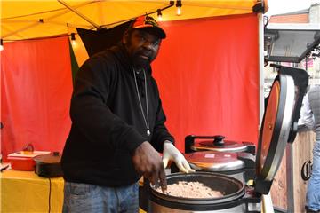Bei Pelican&apos;s Jamaican Food gibt es Delikatassen aus dem Heimatland von Baldwin Rodney.