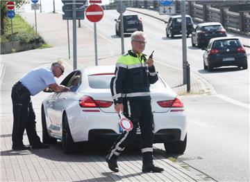 Bei Polizeikontrollen sind in Bremerhaven bis zum Mittag 124 Autofahrer angehalten worden. Bei 70 wurden Verstöße festgestellt.