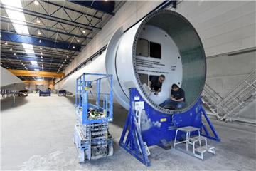 Bei Powerblades werden 60 Meter lange Rotorblätter für Offshore-Windräder gefertigt. 