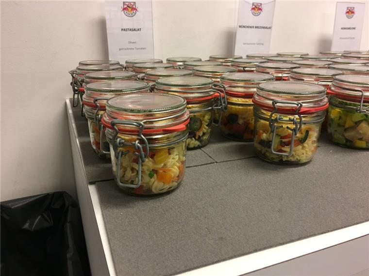 Bei Red Bull gibt es leckeren Nudelsalat.