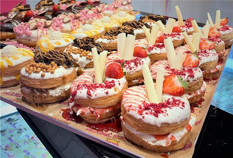 Das Bild zeigt mächtige Donuts.