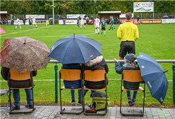 Bei schlechtem Wetter werden die Platzverhältnisse an der Blumenstraße in Hagen schnell schwierig. Um Spielausfälle zu vermeiden, könnte der Oberligist auch auf Kusntrasen in Bremerhaven spielen.