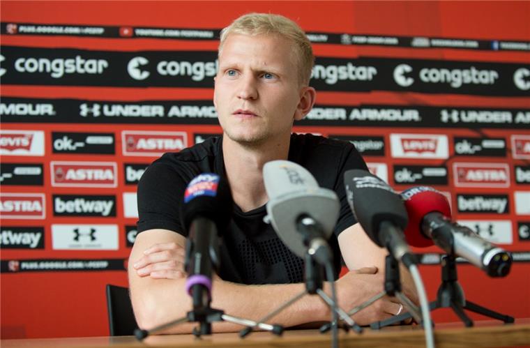 Bei seiner Vorstellung im vergangenen Sommer war Clemens Schoppenhauer voller Vorfreude. Doch für den Fußball-Profi aus Loxstedt ist es beim Kiez-Club St. Pauli bislang nicht gut gelaufen.