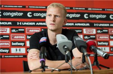 Bei seiner Vorstellung im vergangenen Sommer war Clemens Schoppenhauer voller Vorfreude. Doch für den Fußball-Profi aus Loxstedt ist es beim Kiez-Club St. Pauli bislang nicht gut gelaufen.