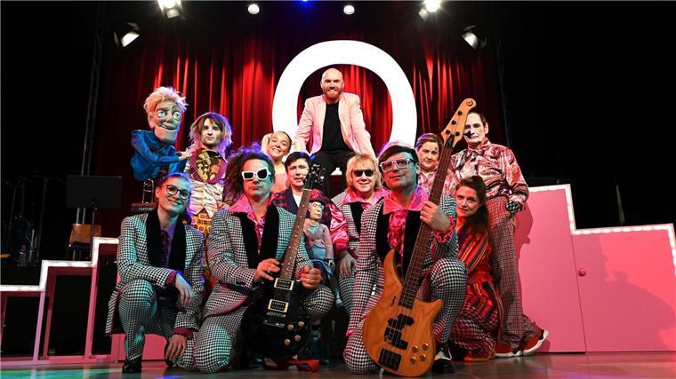 Honecker und die Queen - neues Musical von Prinzen-Sänger Bei „Tod auf dem Thron“ sind zwei Schauspieler, zwei Puppenspieler und eine Live-Band dabei.