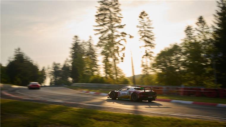Beim 24-Stunden-Rennen auf dem Nürburgring sorgte ein Stromausfall für eine Unterbrechung.