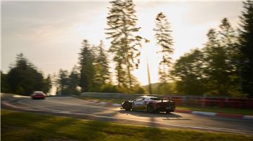 Beim 24-Stunden-Rennen auf dem Nürburgring sorgte ein Stromausfall für eine Unterbrechung.