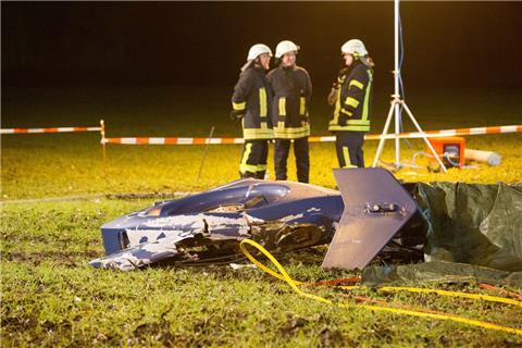 Beim Absturz eines Hubschraubers der Bundespolizei sind am Donnerstagabend in Bimöhlen in Schleswig-Holstein zwei Menschen ums Leben gekommen.