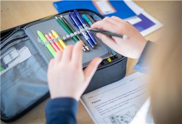 Beim Aufholen von Lernrückständen müsse der Druck rausgenommen werden, fordert die Lehrergewerkschaft GEW.