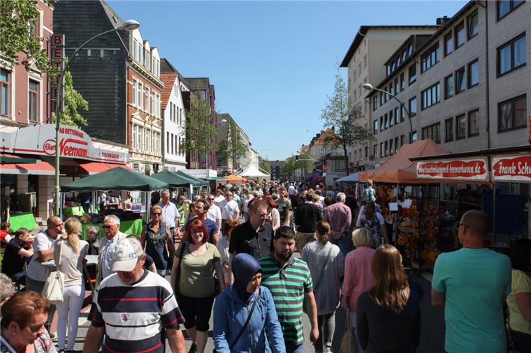 Zusammengefasst! Das war das Wochenende im nord24-Land Beim Blütenfest in Geestemünde verwandelt sich die Grashoffstraße in eine Fußgängerzone.