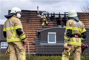 Beim Brand eines Einfamilienhauses in Bremen sind vier Menschen getötet worden. 