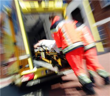 Diskussion um zweiten Notarzt: Beim Einsatz der Notärzte kommt es auf jede Minute an. Da in Bremerhaven aber nachts nur ein Notarzt im Einsatz ist, müssen Kollegen aus dem Landkreis aushelfen. Manchmal nach längeren Anfahrten.
