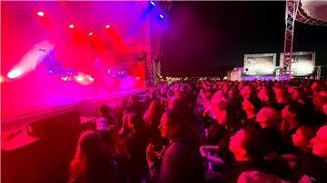 Beim Gothic-Festival M’era Luna 2022 ist die Band COVENANT auf der Bühne.