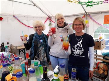 Beim Hafenfest in Sandstedt gab es auch Coctails.