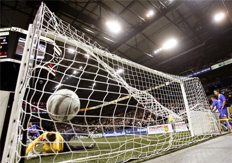 Beim Hallenfußball in Bremen werden bestimmt viele Tore fallen.