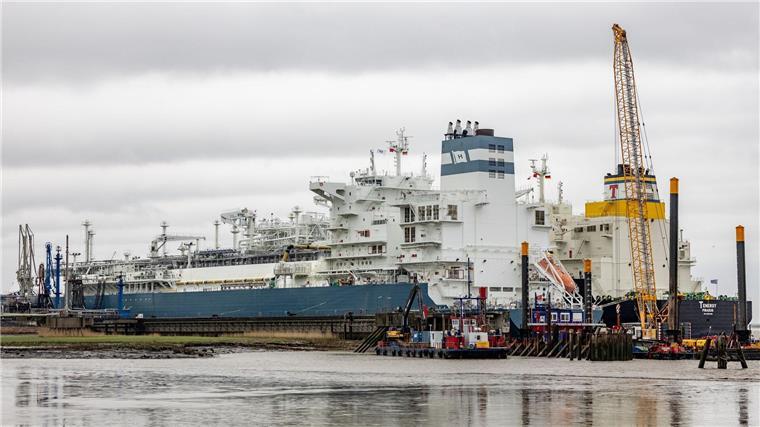 LNG-Terminal-Betreiber klagt gegen Förderung von Konkurrent Beim Import von Flüssigerdgas nach Deutschland stehen mehrere Terminals im Wettbewerb.
