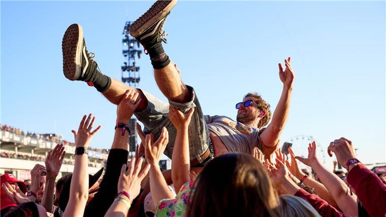 Beim Jubiläum im kommenden Jahr können die Festivalbesucher zur Musik von 100 Acts feiern. (Archivbild)