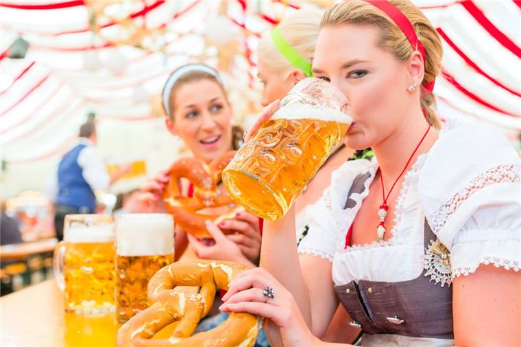 Beim Oktoberfest von Autoprofi in Bremerhaven bekommen die Besucher einiges geboten. 