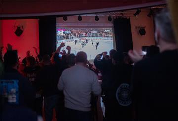 Beim Public Viewing im Apollo können die Pinguins-Fans am Freitag gemeinsam beim Showdown um den Hauptrundensieg mitfiebern.