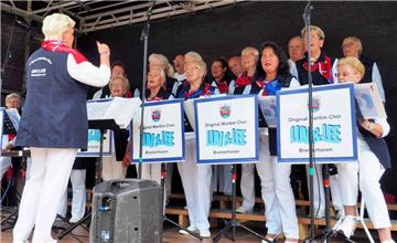 Beim &quot;Original Maritim Chor Luv & Lee&quot; sind die Frauen in der Überzahl...