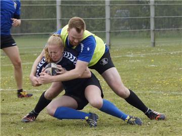 Beim Rugby geht es ordentlich zur Sache. Am Sonnabend (13. Mai) auch auf dem Grünhöfer Sportplatz.