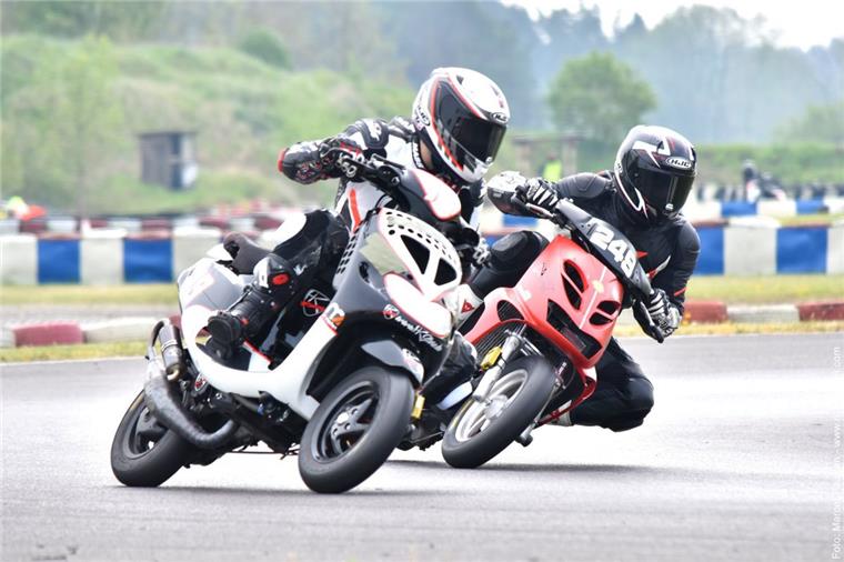 Beim Saisonauftakt der European Scooter Trophy haben sich die Fahrer in Templin spannende Rennen geliefert.