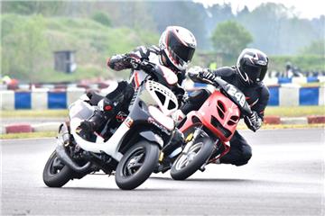 Beim Saisonauftakt der European Scooter Trophy haben sich die Fahrer in Templin ...