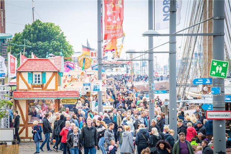Beim Seestadtfest in Bremerhaven wurden Rettungskräfte bei einem Einsatz attackiert.