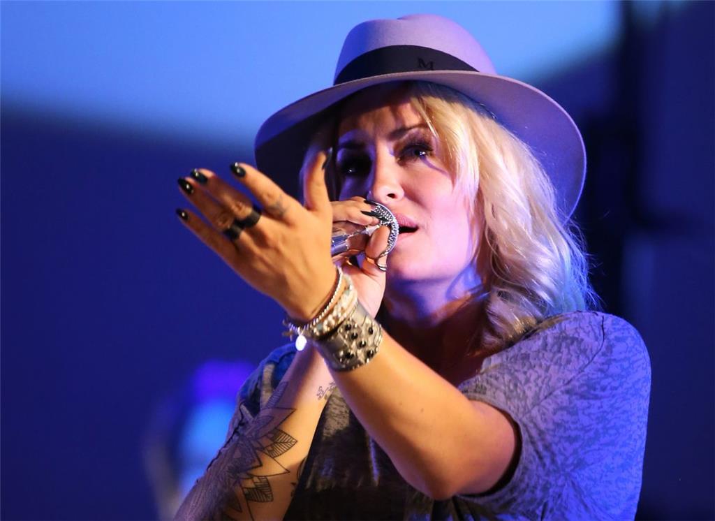 Beim Sommer-Open-Air-Wochenende vom 27. bis 29. Juli wird es laut vor der Stadthalle: Am 28. Juli tritt Sarah Connor auf. Die Sängerin ist im Sommer mit ihrer Tournee „Muttersprache – live 2018“ unterwegs in Deutschland. Foto: Charisius/dpa