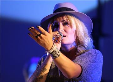Beim Sommer-Open-Air-Wochenende vom 27. bis 29. Juli wird es laut vor der Stadthalle: Am 28. Juli tritt Sarah Connor auf. Die Sängerin ist im Sommer mit ihrer Tournee „Muttersprache – live 2018“ unterwegs in Deutschland. Foto: Charisius/dpa