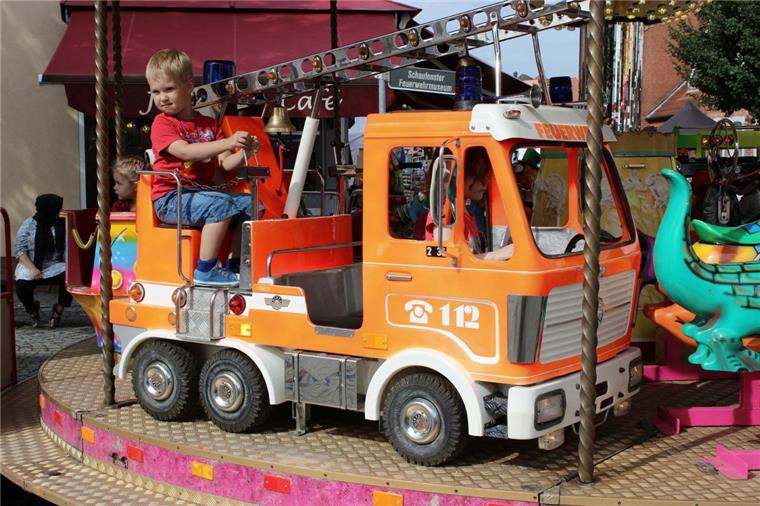 Beim Stadtzauber in Zeven drehen sich wieder die Karussells und Fahrgeschäfte. Jung und alt kommen dabei auf ihre Kosten.