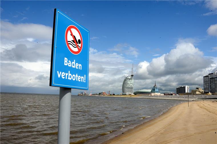 Bremerhaven: Gäste ignorieren Badeverbot beim Strandfest Beim Strandfest am Montag ignorierten einige Gäste die Verbotsschilder im Weserstrandbad. Die DLRG stand bereit und war dennoch mit dem Fest zufrieden.