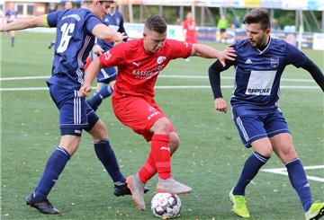 Beim verlustpunktfreien Bezirksliga-Spitzenreiter SV Wilhelmshaven traf Jan Speer (rotes Trikot) mit einem Freistoß zum 1:5 aus Sicht des SV Brake.