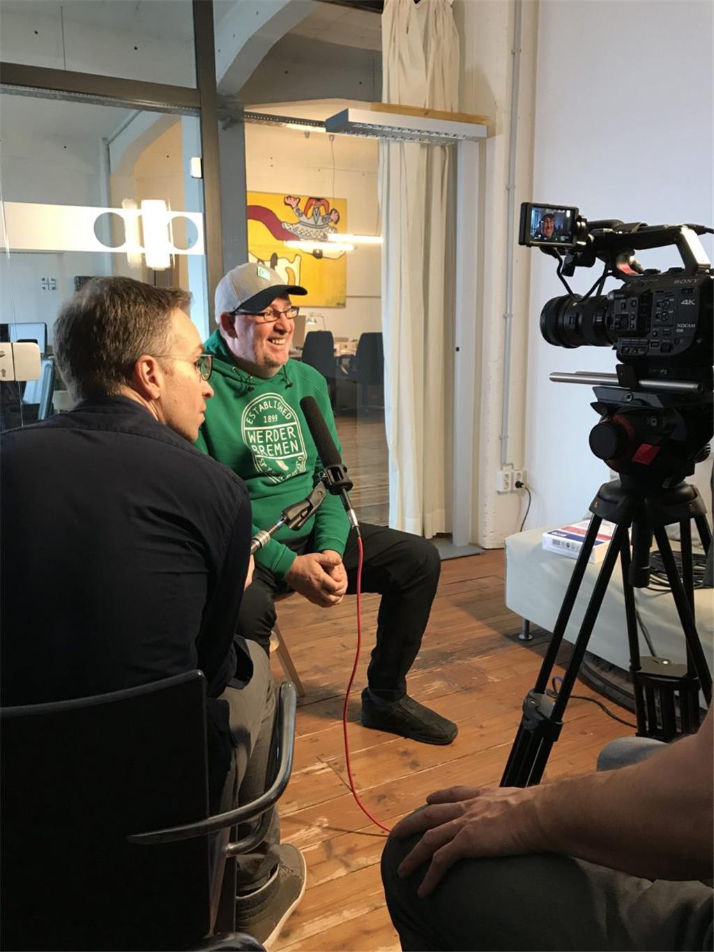 Beim Videodreh für die AOK Bremen/Bremerhaven hatte nicht nur Uwe Kühle eine Men...