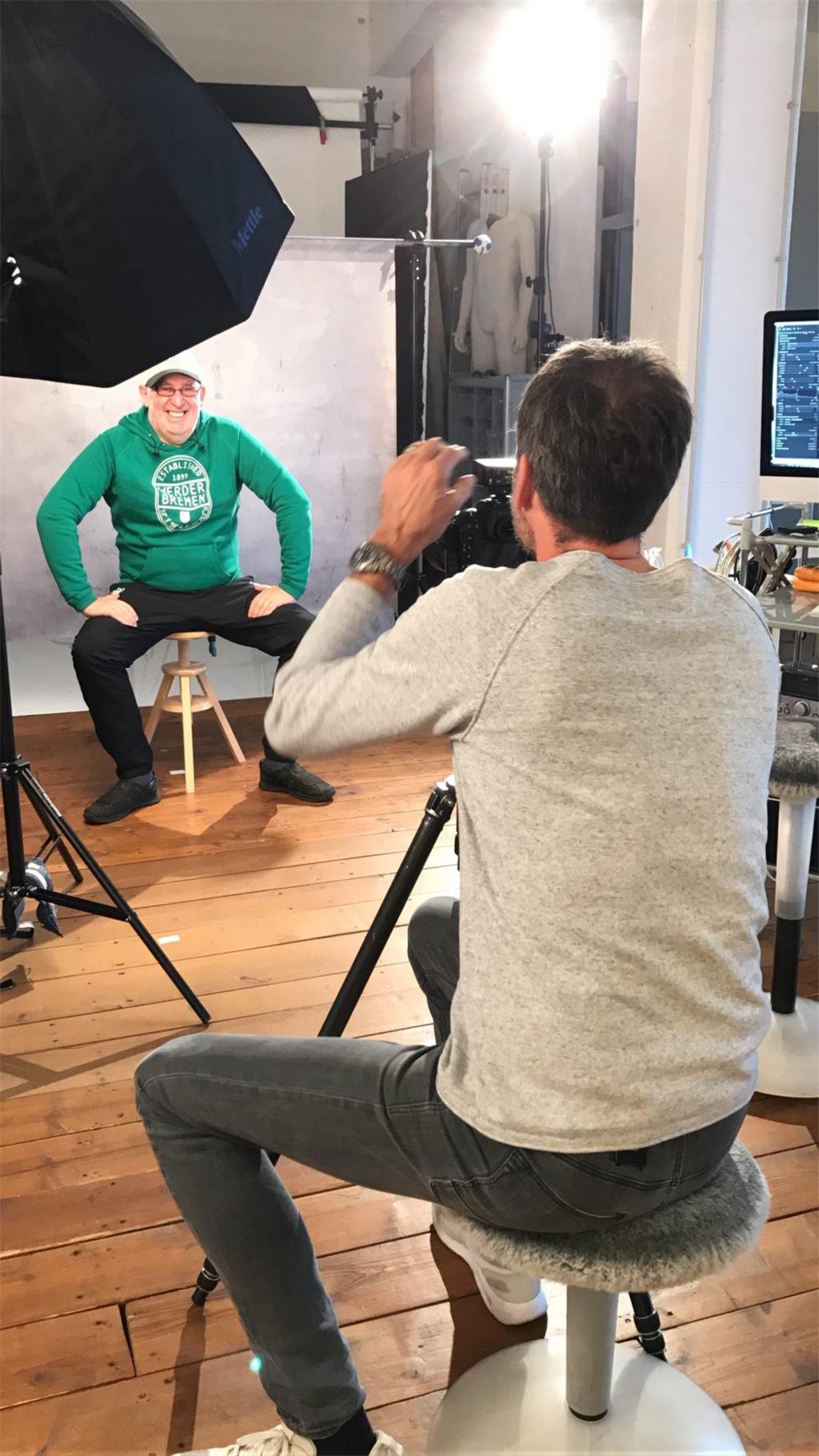 Beim Videodreh für die AOK Bremen/Bremerhaven hatte nicht nur Uwe Kühle eine Men...