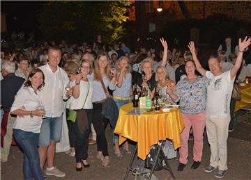 Beim Weinfest, das morgen und Sonnabend neben der Zevener Kirche gefeiert wird, herrscht sicherlich so gute Stimmung wie es 2016 der Fall war.