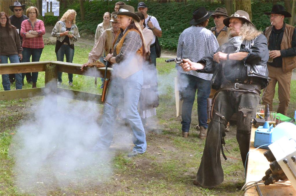 Beim Westerntreffen in Düring trafen sich Cowboys, Indianer und Banditen, gemein...
