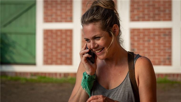 Felicitas Woll in einer Szene der Filmreihe "Neuer Wind im Alten Land"