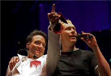 Bela B. (l) und Farin Urlaub: Die Ärzte veröffentlichen mit dem Song „Demokratie“ eine Hymne an die Eigenverantwortung.