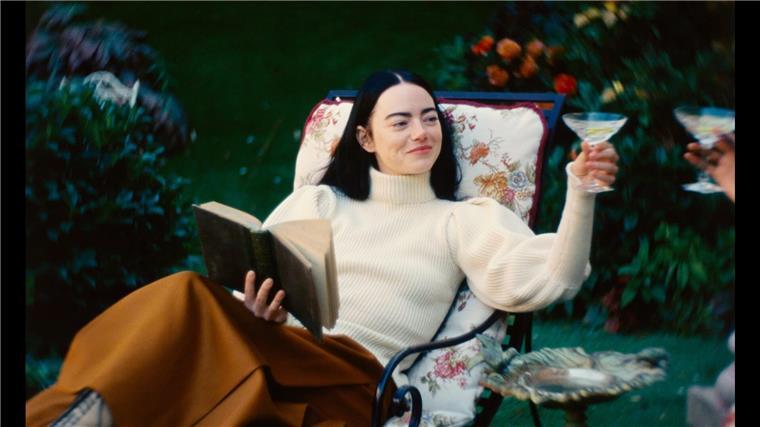 Bella Baxter (Emma Stone) wird in „Poor Things“ von einem brillanten und unorthodoxen Wissenschaftler von den Toten zurück ins Leben geholt wird - die junge Frau ist hungrig auf das Leben und die Lebenserfahrung, die ihr fehlt. 